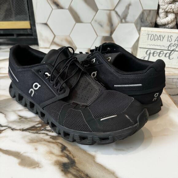 On Running Women’s Cloud 5 Sneakers Size 11 Black Knit Slip On Easy Lace - Picture 1 of 9